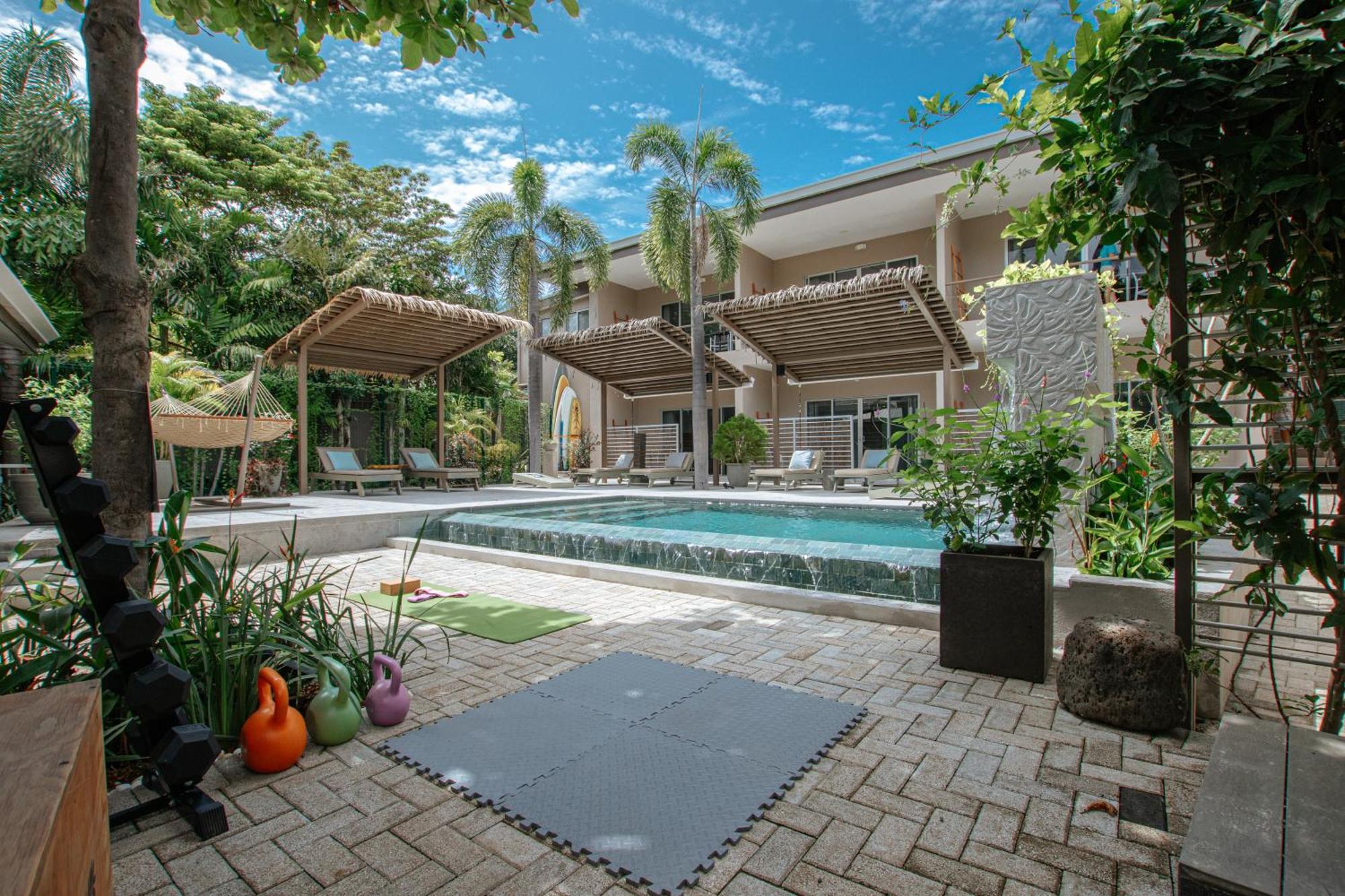 Hotel Bay - Self Check In, Adults Only